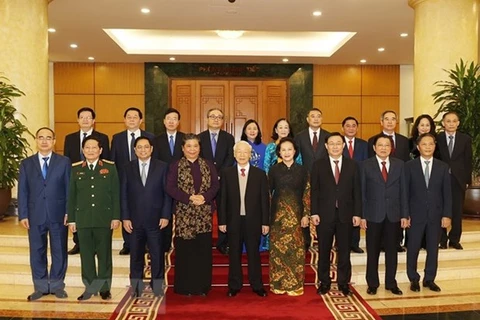 Генеральный секретарь Партии Нгуен Фу Чонг, а также лидеры и бывшие руководители Партии и государства. (Фото: ВИА)