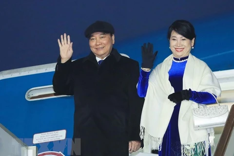 Во второй половине дня 29 ноября президент Нгуен Суан Фук с супругой и высокопоставленной вьетнамской делегацией прибыли в Москву. (Фото: Тхонг Нят/ВИА)