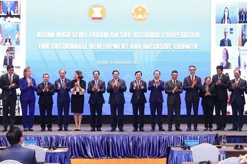 На церемонии открытия Форума высокого уровня АСЕАН по субрегиональному сотрудничеству в интересах устойчивого развития и инклюзивного роста 30 ноября (Фото: ВИA)