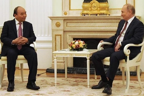Президент Вьетнама Нгуен Суан Фук (слева) и его российский коллега Владимир Владимирович Путин на встрече в Москве 30 ноября (Фото: ВИA)