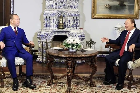 Президент Нгуен Суан Фук на встрече с заместителем председателя Совета Безопасности Российской Федерации Д. Медведевым. (Фото: ВИА)