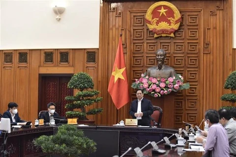 Премьер-министр Фам Минь Тьинь председательствует на встрече в Ханое 5 декабря (Фото: ВИА)