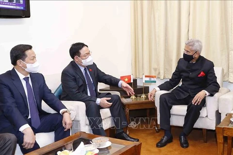 Председатель Национального собрания Выонг Динь Хюэ принял министра иностранных дел Индии Субрахманьяма Джайшанкара. (Фото: Зоан Тан/ВИА)