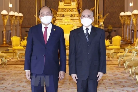 Президент Нгуен Суан Фук и король Нородом Сихамони (Фото: ВИА)