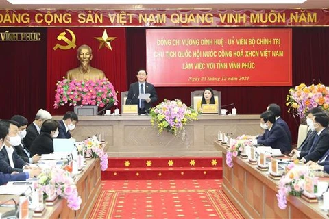 Председатель Национального собрания Выонг Динь Хюэ посещает с рабочим визитом провинцию Виньфук. (Фото: ВИА)
