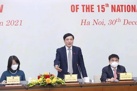 Генеральный секретарь НС, заведующий Канцелярией НС Буй Ван Кыонг выступает на мероприятии. (Фото: ВИА)