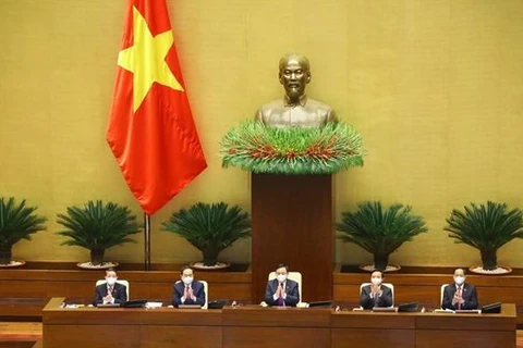 Председатели Национального собрания Выонг Динь Хюэ и заместители председателя на сессии. (Фото: ВИА)