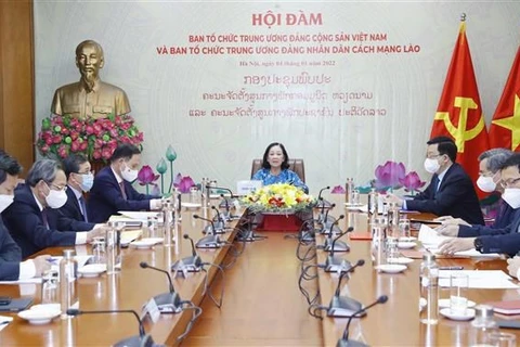 На онлайн-переговорах. (Фото: Фыонг Хоа/ВИА)