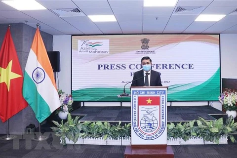 Генеральный консул Индии в Хошимине Мохан Сетхи проинформировал о серии мероприятий, посвященных 50-летию установления дипломатических отношений между Вьетнамом и Индией. (Фото: Суан Кху/ВИА)