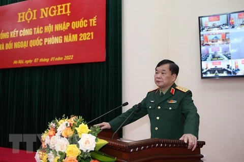 Заместитель министра обороны генерал-полковник Хоанг Суан Чиен выступает на конференции. (Фото: ВИА)