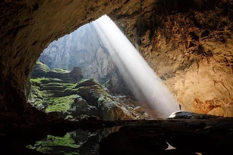 Свет, падающий на пещеру Шондоонг, создает еще более мерцающую и причудливую красоту. (Фото: ВИА)