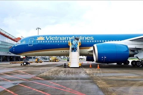 Самолет Vietnam Airlines в международном аэропорту Вандон в северной прибрежной провинции Куангнинь (Фото: ВИА) 