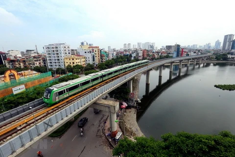 Поезд курсирует по части линии метро Катлинь - Хадонг в Ханое, которая финансировалась от китайской ОПР. (Фото: ВИА)