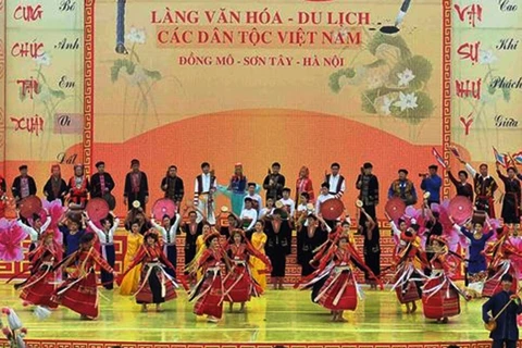 Документальное фото: фестиваль «Весна во всех регионах страны» в 2019 году в деревне этнической культуры и туризма Вьетнама. (Фото: Деревни этнической культуры и туризма Вьетнама)