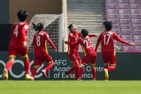6 февраля женская сборная Вьетнама по футболу обыграла китайский Тайбэй со счетом 2:1 в матче плей-офф Кубка Азии среди женщин 2022 года, впервые обеспечив себе путевку на ЧМ-2023 среди женщин. (Фото: ВИА)