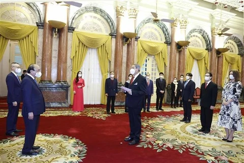 Президент принял верительные грамоты посла Мексики Алехандро Негрина Муньоса. (Фото: ВИА)