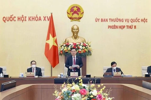Председатель НС Выонг Динь Хюэ выступил с речью, открыв 8-е заседание Постоянного комитета. (Фото: ВИА)