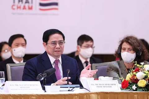 Премьер-министр Фам Минь Тьинь выступает на сессии высокого уровня ежегодного Вьетнамского бизнес-форума (VBF) 2021 года. (Фото: ВИА)