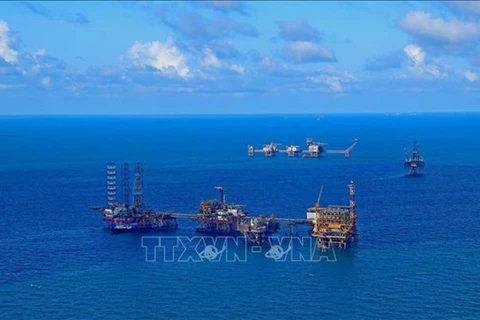 Нефтяные вышки во Вьетнаме (Фото: ВИА) 