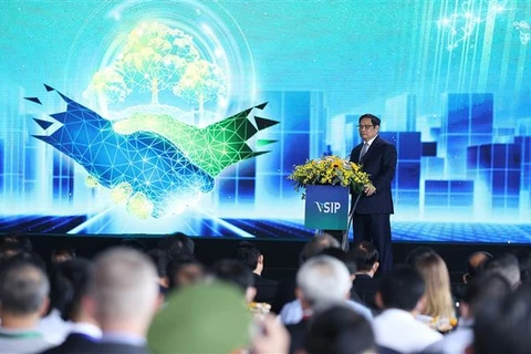 Премьер-министр Фам Минь Тьинь выступает на церемонии закладки фундамента строительства Вьетнамско-Сингапурского индустриального парка (VSIP III). (Фото: Зыонг Жанг/ВИА)