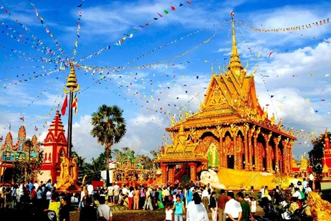 Празднование кхмерского праздника Чол Чнам Тмай (Новый год) (Фото: ВИА) 