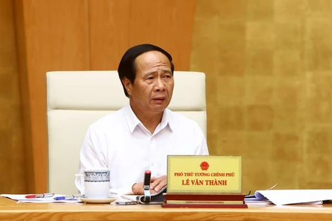 Вице-премьер Ле Ван Тхань выступает на совещании 6 апреля. (Фото: ВИА) 
