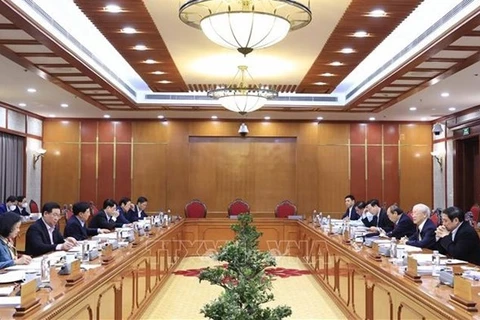 Генеральный секретарь партии Нгуен Фу Чонг председательствует на заседании Политбюро утром 11 марта 2022 года. (Фото: ВИА)