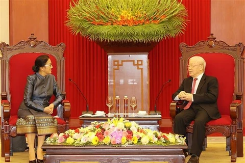 Генеральный секретарь ЦК КПВ Нгуен Фу Чонг принял члена Политбюро, вице-президента Лаоса Пани Ятотоу, которая находится с официальным визитом во Вьетнаме. (Фото: Чи Зунг/ВИА)