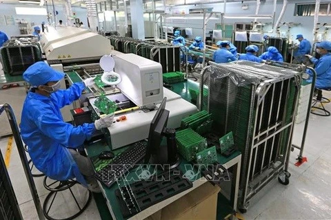 Производство электронных счетчиков (Фото: ВИА)