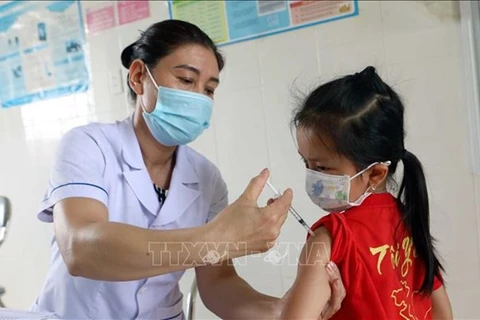 Ребенку делают прививку от COVID-19. (Фото: ВИА) 