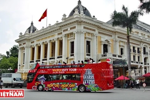 Автобус экскурсии по Ханою (Фото: ВИА) 