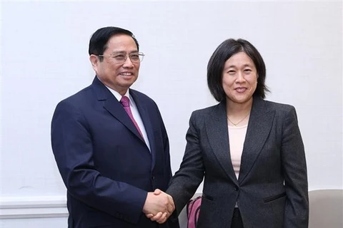 Премьер-министр Фам Минь Тьинь встречается с торговым представителем США Кэтрин Тай в Вашингтоне утром 12 мая (по местному времени) в рамках своей поездки в США. (Фото: ВИА)