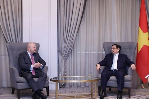 Встреча премьер-министра Фам Минь Тьиня и генерального директора Glenfarne Брендана Дюваля в Нью-Йорке 15 мая. (Фото: ВИА)
