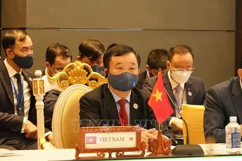 Высокопоставленная делегация Министерства обороны Вьетнама на встрече. (Фото: ВИА)