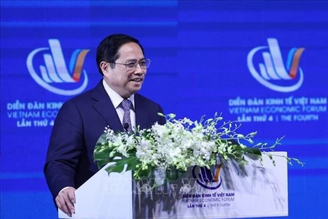 Премьер-министр Фам Минь Тьинь выступает на 4-ом Вьетнамском экономическом Форуме. (Фото: Зыонг Жанг/ВИА)