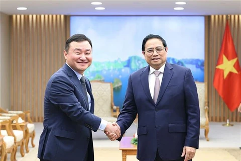 Премьер-министр Фам Минь Тьинь принимает Генерального директора Samsung Electronics (Корея) Ро Тэ Муна. (Фото: Зыонг Жанг/ВИА)