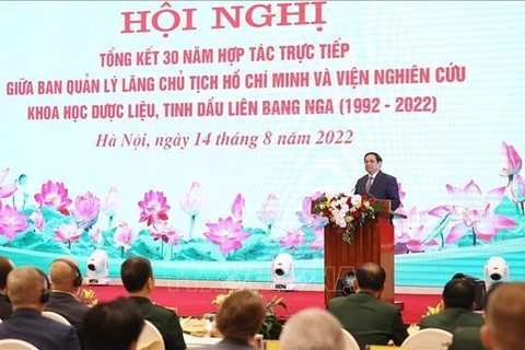 Премьер-министр Фам Минь Тьинь выступает на конференции в Ханое 14 августа. (Фото: ВИА)