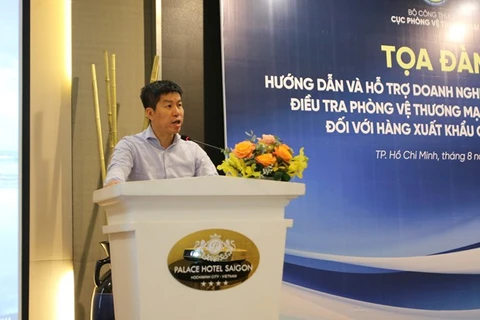 Чу Тханг Чунг, заместитель директора Департамента торговых средств защиты Вьетнама, выступает на семинаре в Хошимине 19 августа. (Фото: ВИА)
