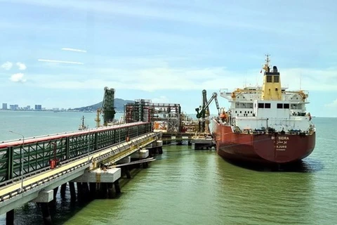 Судно BU SIDRA прибывает в порт компании Лонгшон 2 сентября. (Фото: congthuong.vn) 