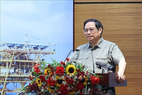 Премьер-министр Фам Минь Тьинь выступает на рабочем совещании с PetroVietnam 11 сентября. (Фото: ВИА) 