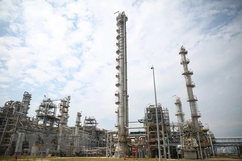 Нефтеперерабатывающий завод Зунгкуат в провинции Куангнгай (Фото: ВИА) 