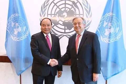 Президент Нгуен Суан Фук и Генеральный секретарь ООН Антониу Гутерриш. (Фото: ВИА)