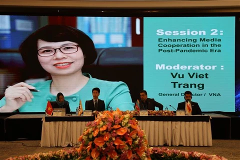 Генеральный директор ВИА Ву Вьет Xанг выступилf модератором второй сессии на тему «Содействие сотрудничеству СМИ в постпандемический период». (Фото: опубликовано ВИА)