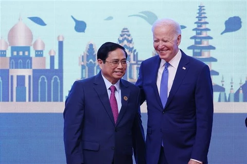 Премьер-министр Фам Минь Тьинь и президент США Джо Байден на 10-й конференции на высоком уровне АСЕАН-США. (Фото: Зыонг Жанг/ВИА)