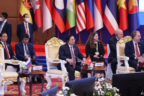 Премьер-министр Фам Минь Тьинь принял участие во 2-м Глобальном диалоге АСЕАН. (Фото: Зыонг Жанг/ВИА)