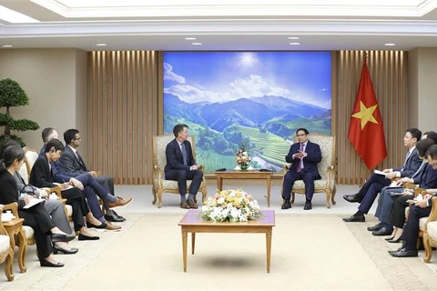 Премьер-министр Фам Минь Тьинь принял генерального директора Nike Group Энди Кэмпиона, находящегося с визитом во Вьетнаме. (Фото: ВИА)