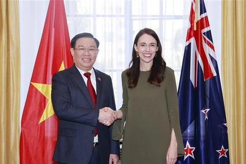 Председатель НС Выонг Динь Хюэ встречается с премьер-министром Новой Зеландии Джасиндой Ардерн в Веллингтоне 6 декабря (Фото: ВИА)
