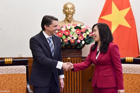 Два заместителя министра выразили удовлетворение результатами, достигнутыми в экономическом сотрудничестве между двумя странами за прошедшее время. (Фото: baoquocte.vn)