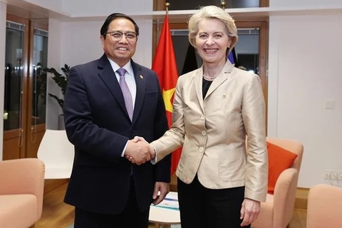 Премьер-министр Фам Минь Тьинь провел встречу с председателем Европейской комиссии (ЕК) Урсулой фон дер Ляйен. (Фото: ВИА)