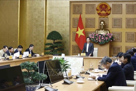 Выступает заместитель премьер-министра Ле Минь Кхай. (Фото: ВИА)